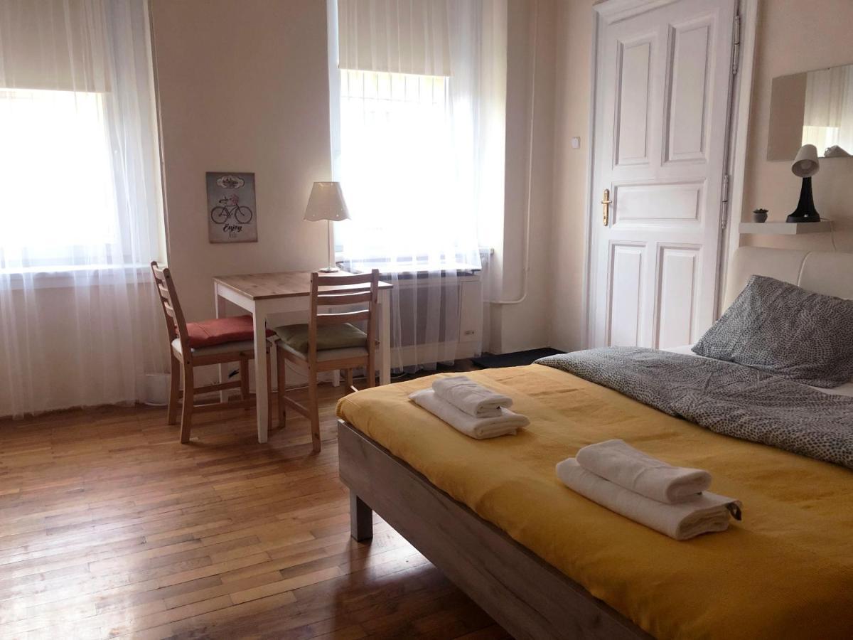 V57 Apartment Oktogon Budapest Eksteriør bilde