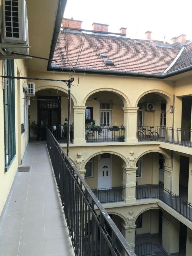 V57 Apartment Oktogon Budapest Eksteriør bilde